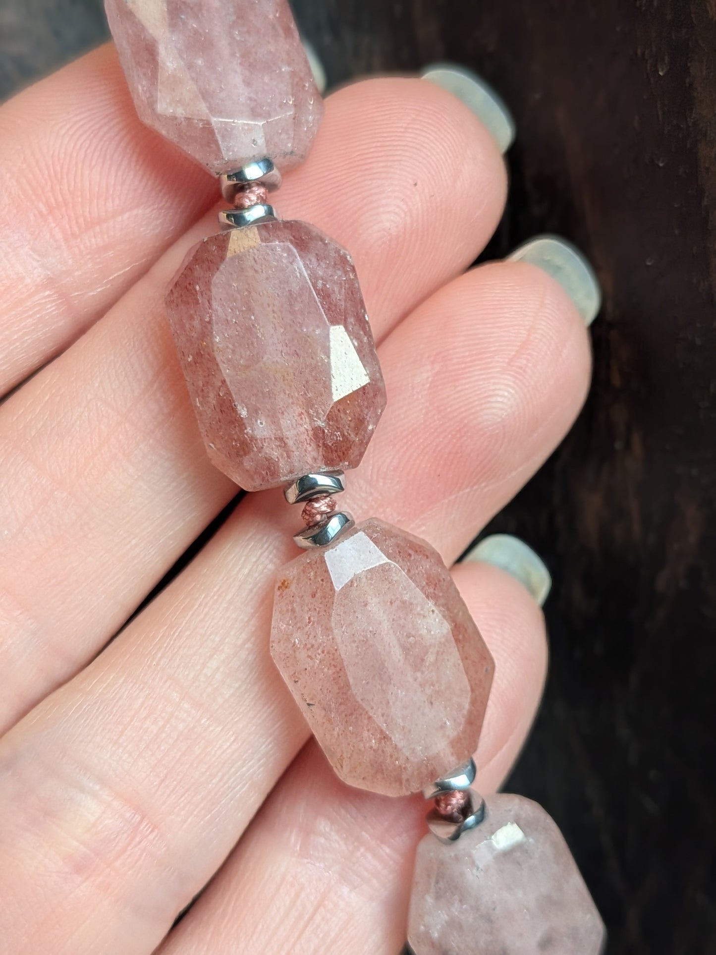 Collier perles octogonales en quartz fraise