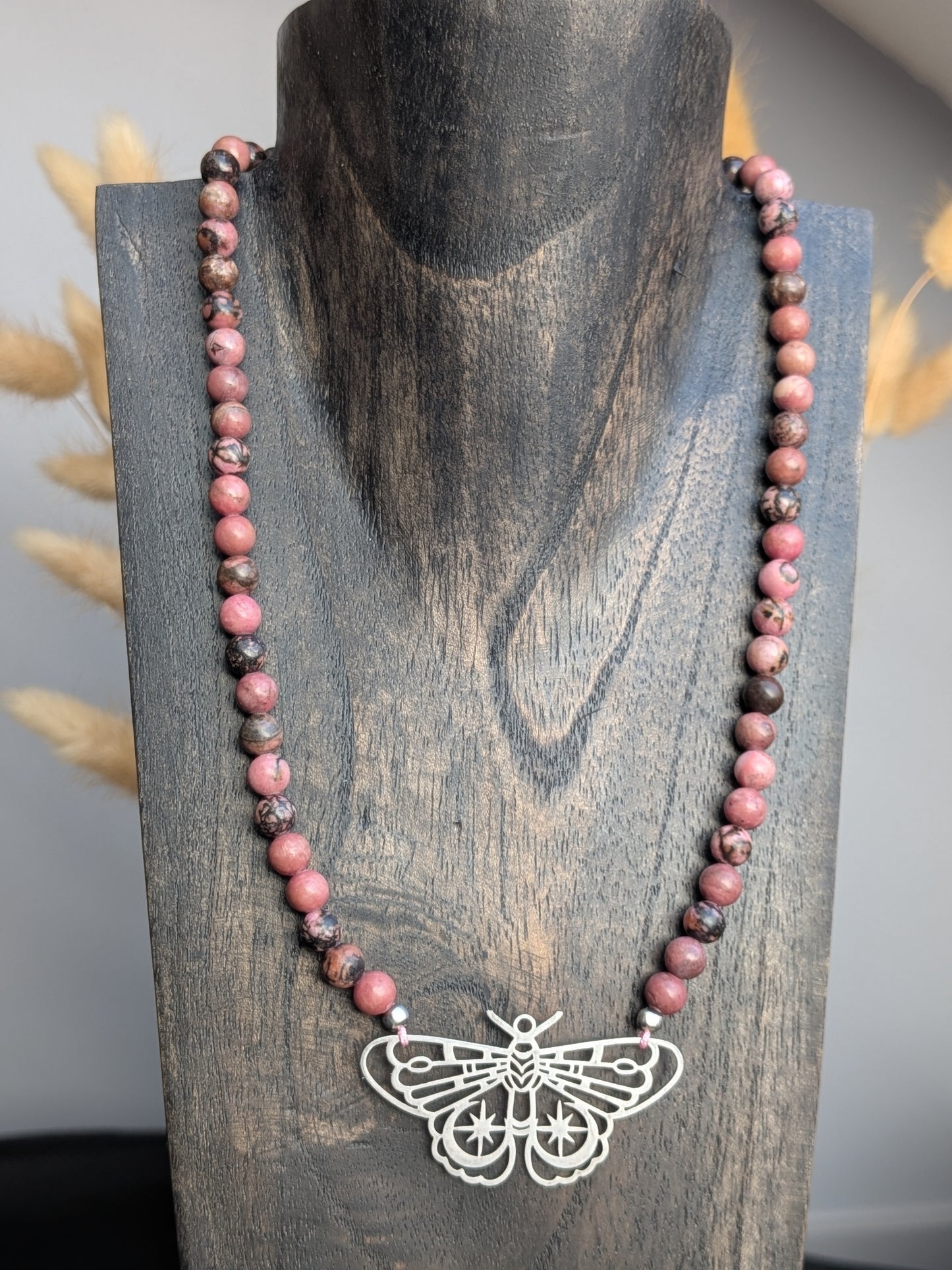 Collier rhodonite papillon