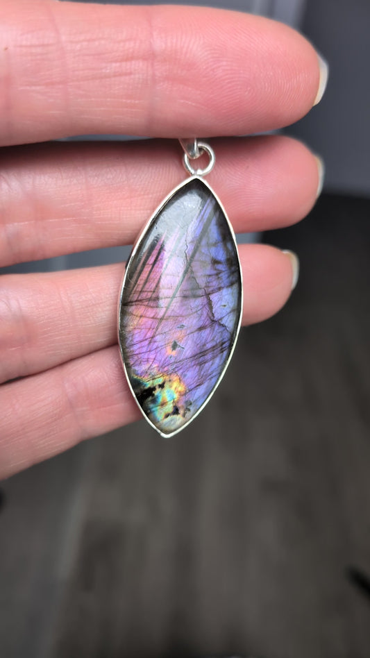 Pendentif marquise labradorite multicolore