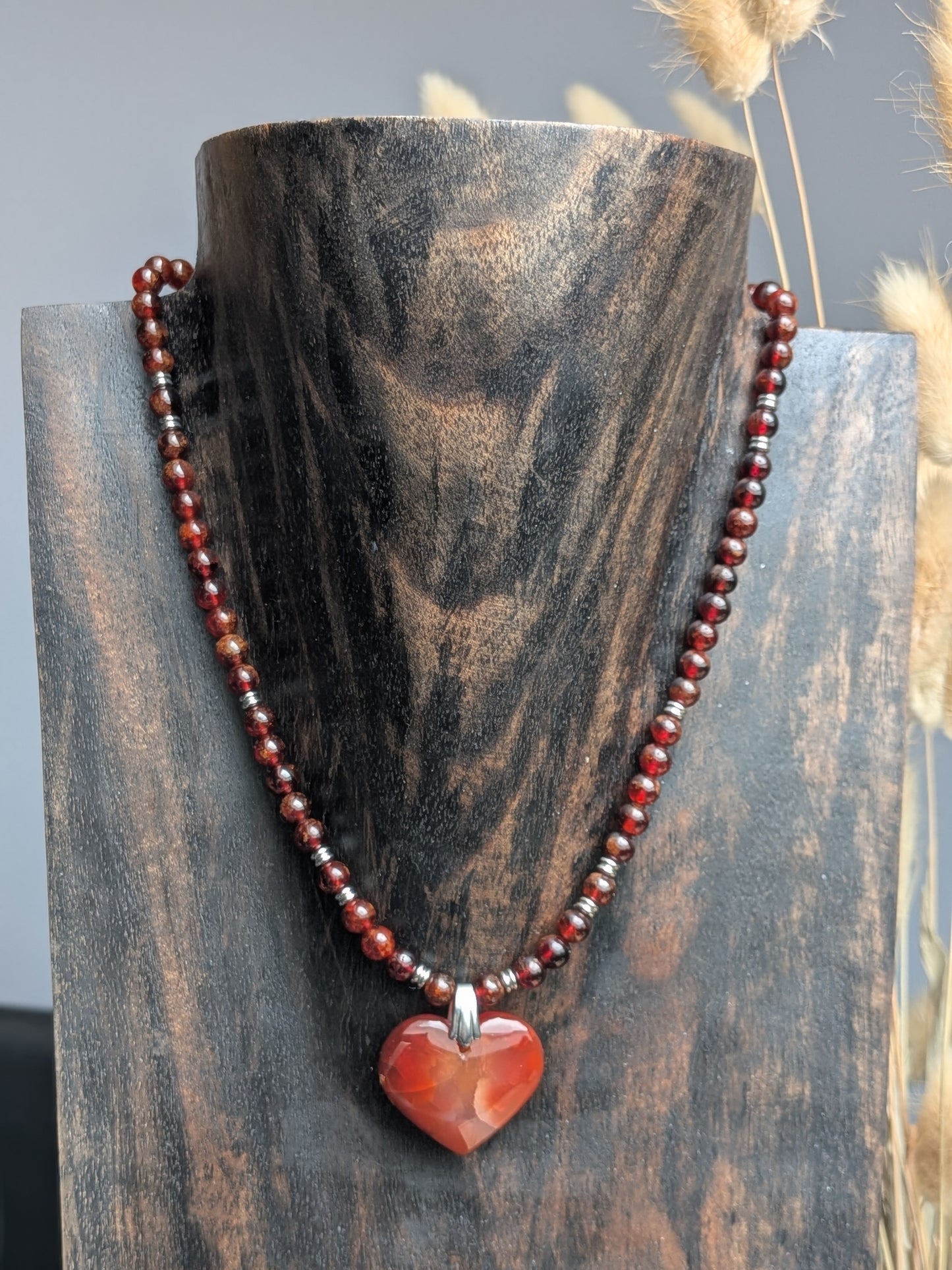 Collier en grenat et coeur cornaline