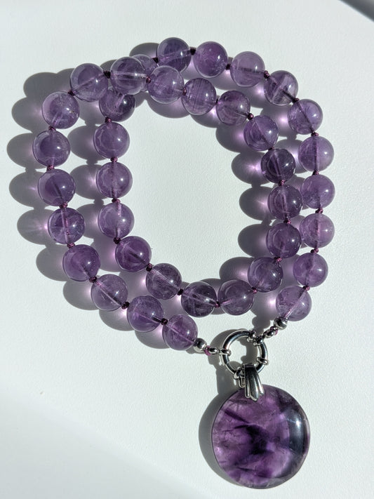 Collier améthyste claire perles 10 mm