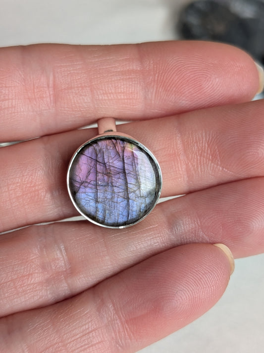 Bague ronde labradorite multicolore