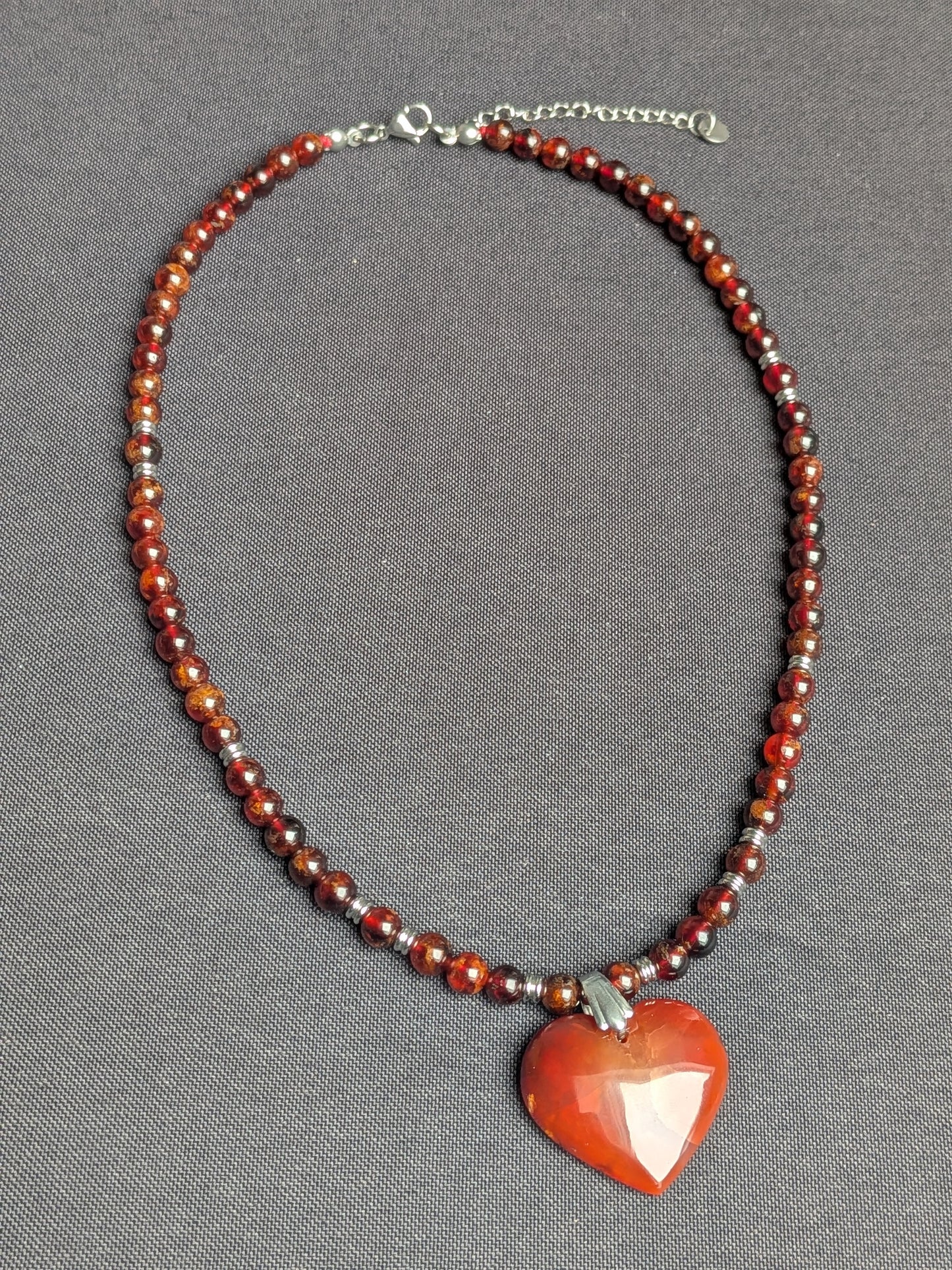 Collier en grenat et coeur cornaline