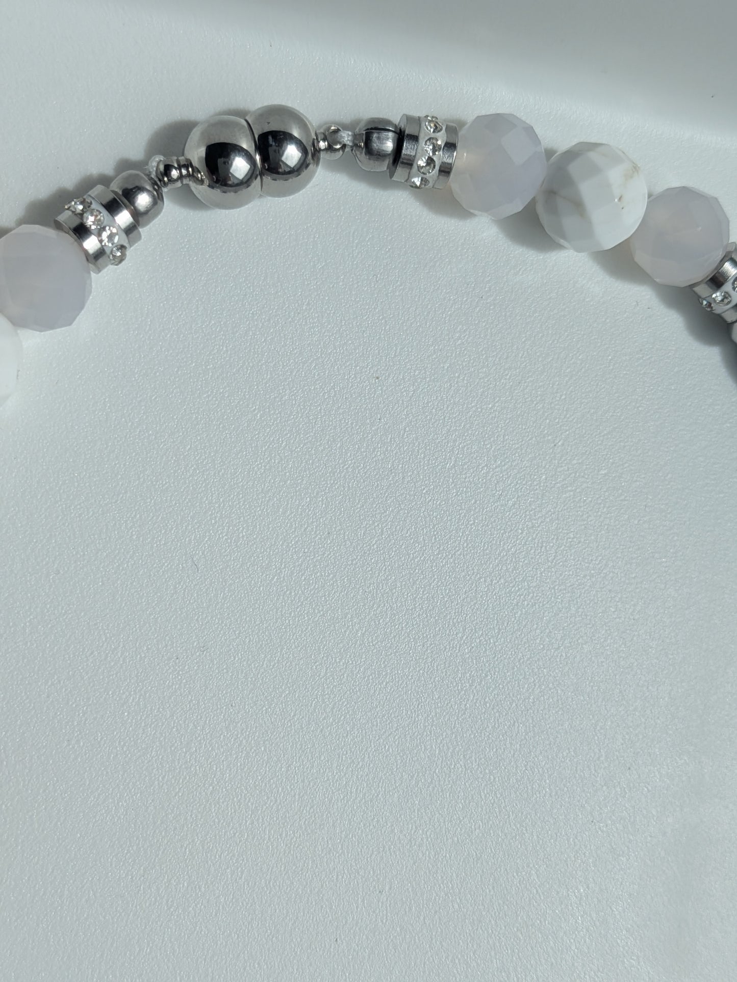 Collier en dumortierite, agate et magnésite