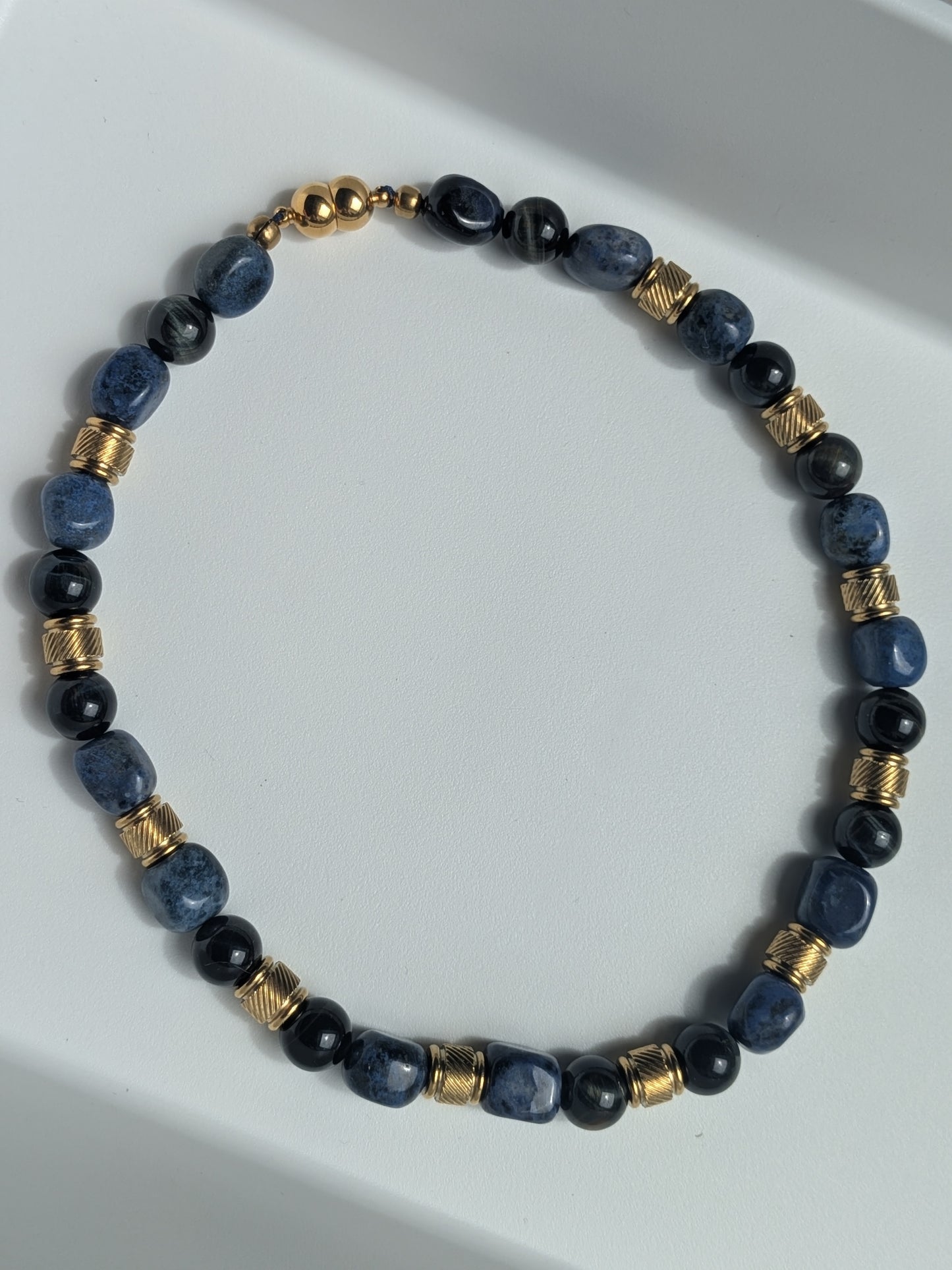 Collier en dumortierite et oeil de faucon