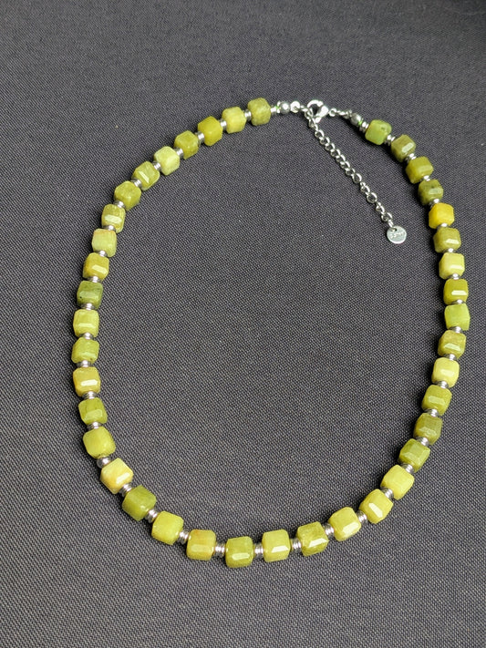 Collier ras de cou en serpentine