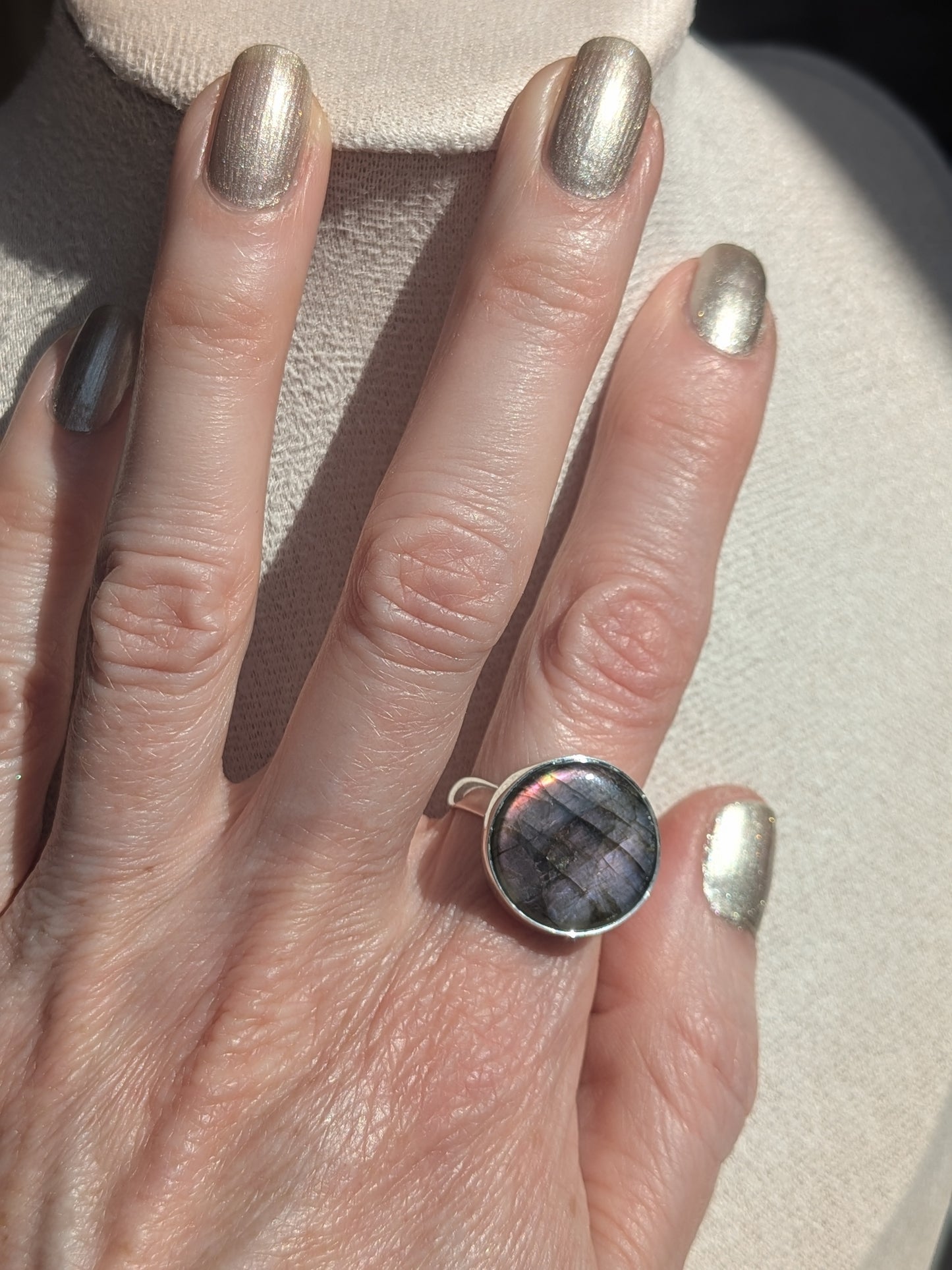 Bague ronde labradorite multicolore