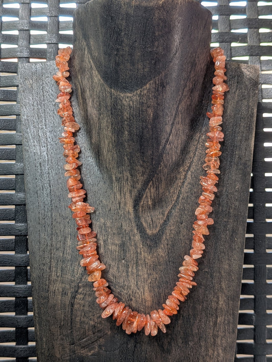 Collier en pierre de soleil