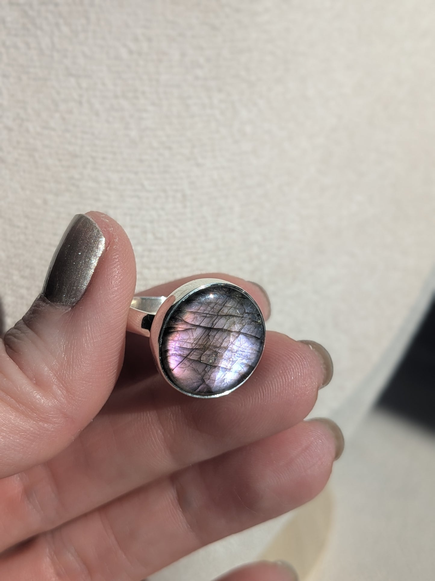 Bague ronde labradorite multicolore