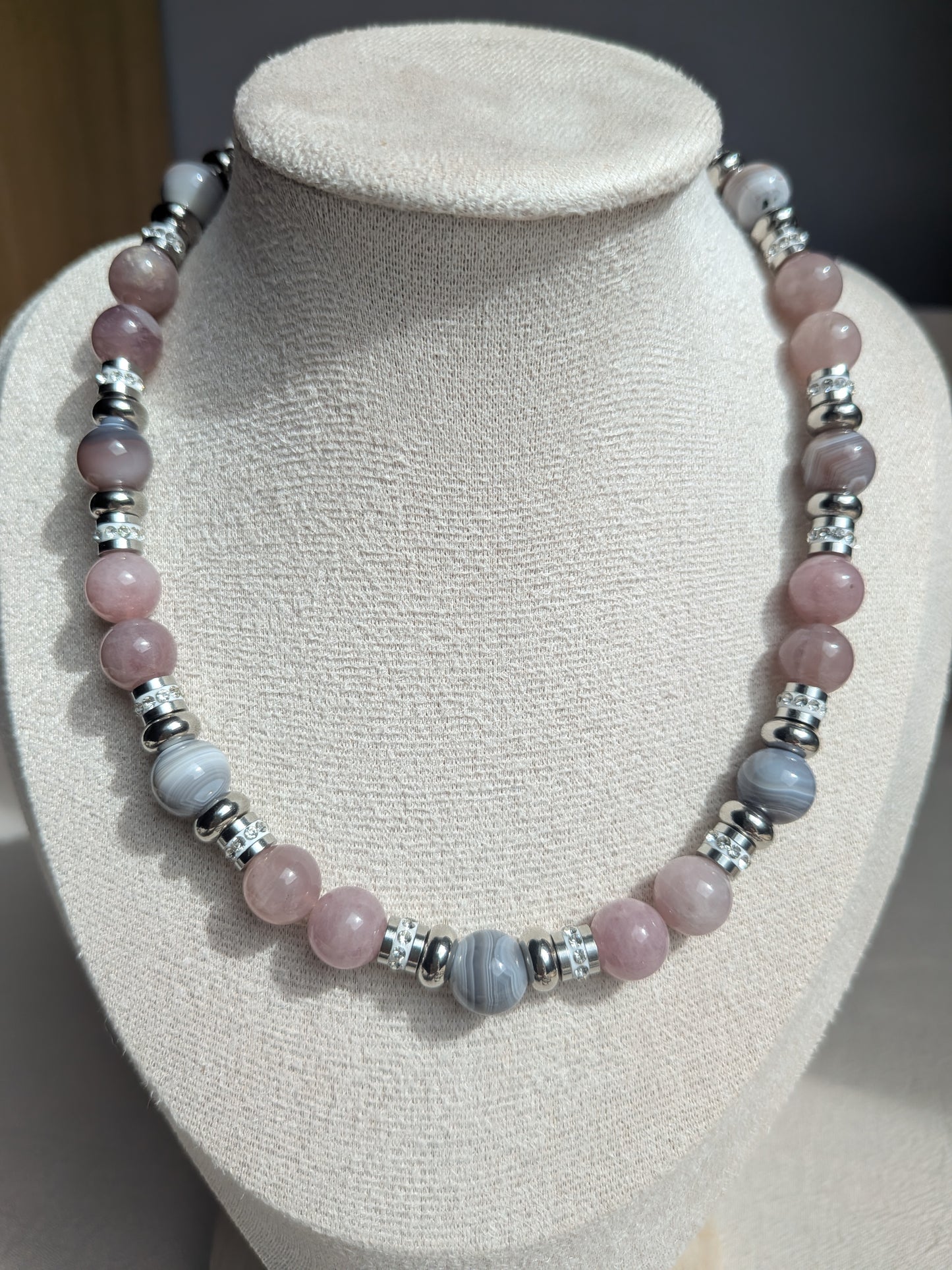 Collier en quartz rose et agate Botswana