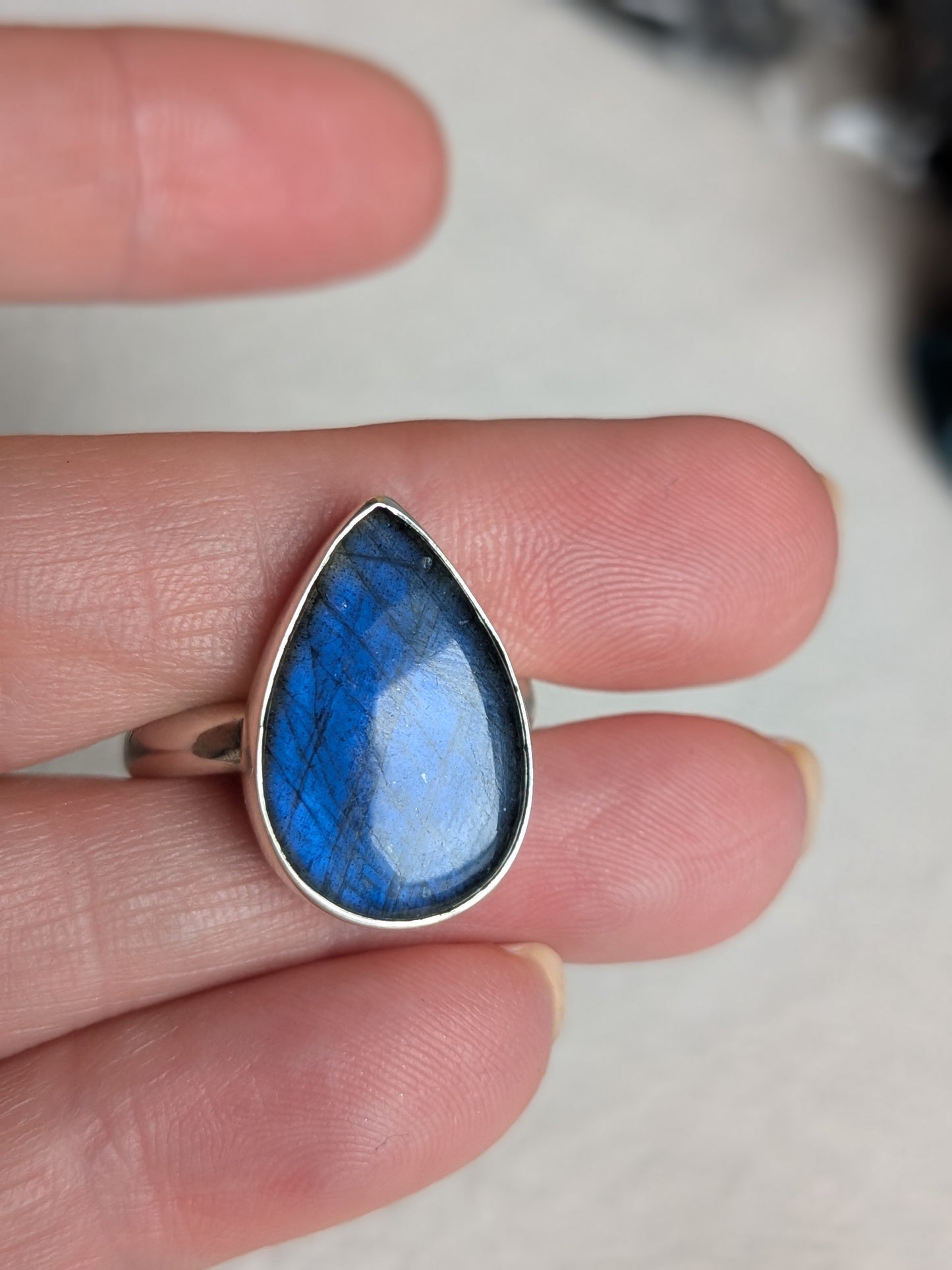 Bague goutte labradorite bleue
