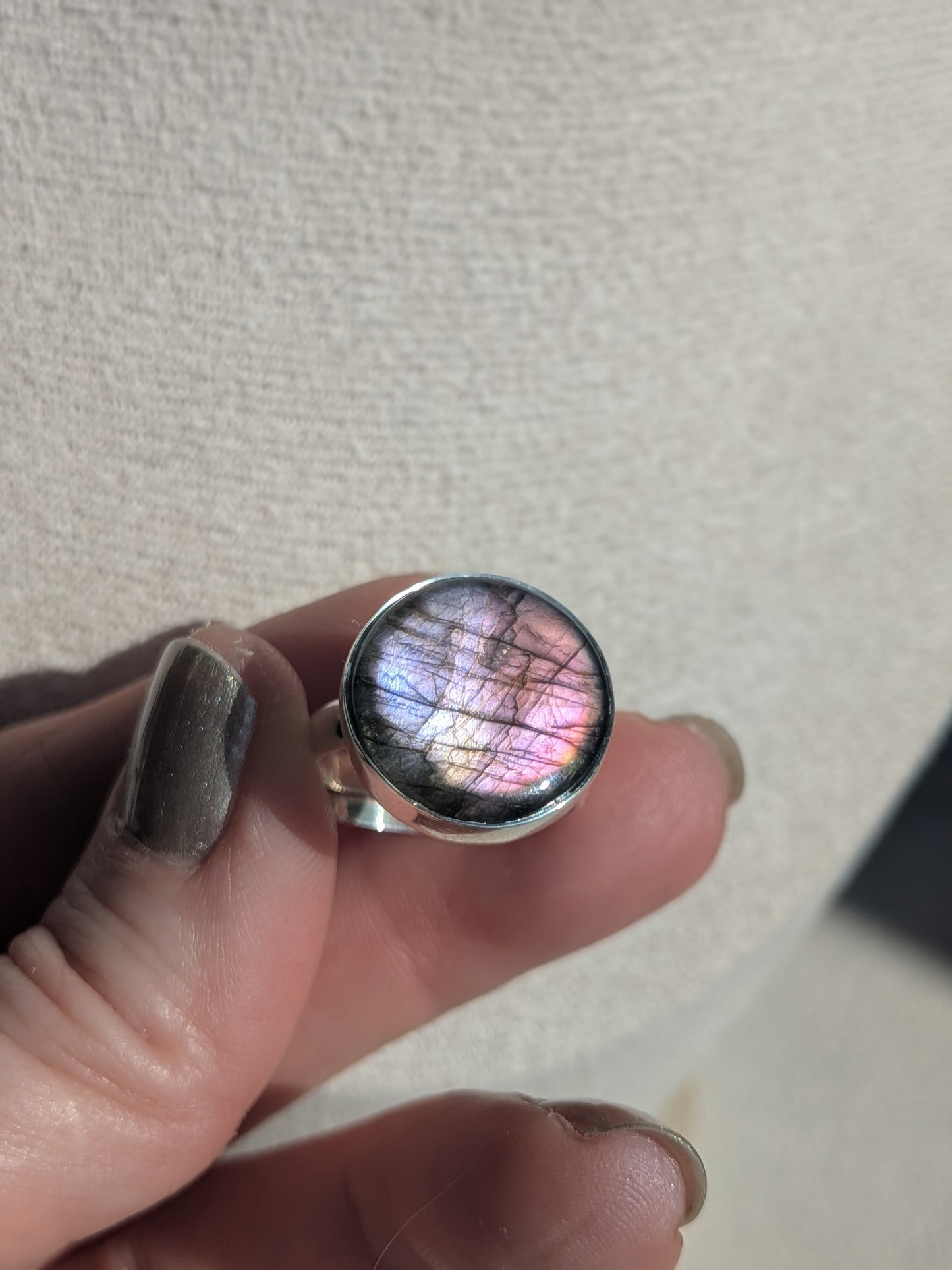 Bague ronde labradorite multicolore