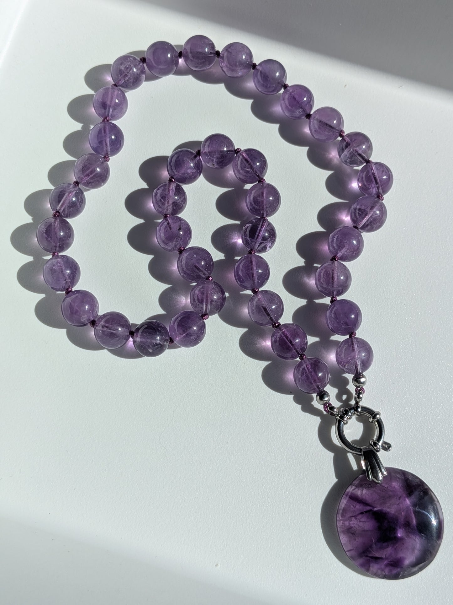 Collier améthyste claire perles 10 mm