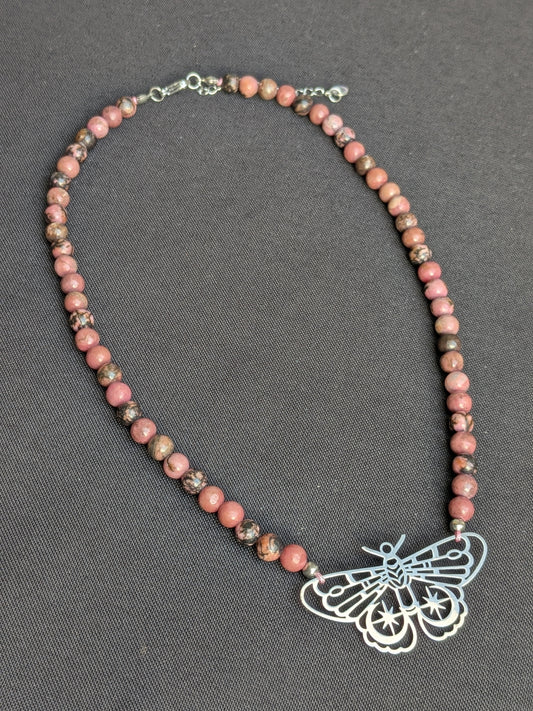 Collier rhodonite papillon