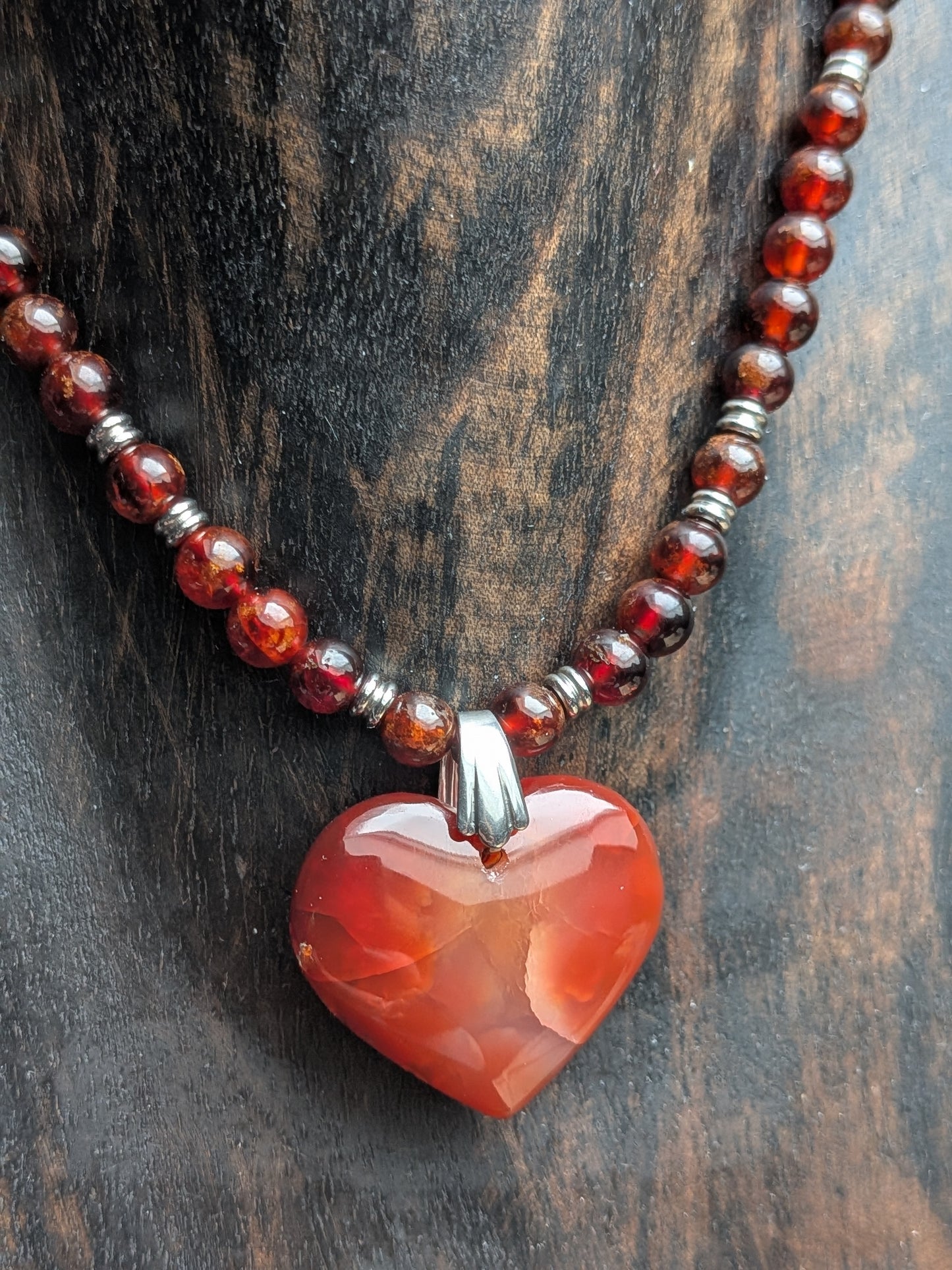 Collier en grenat et coeur cornaline