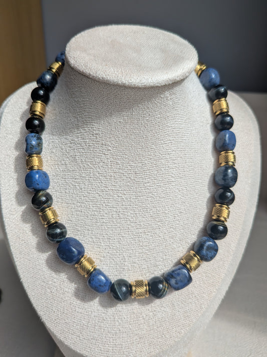 Collier en dumortierite et oeil de faucon